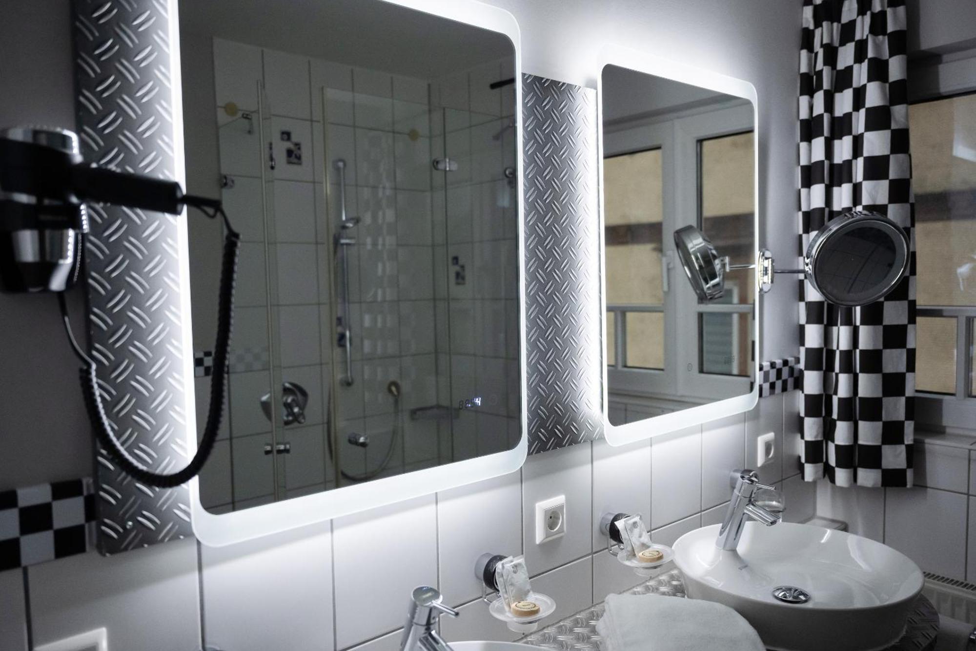 Motorworld Inn Warthausen Екстериор снимка